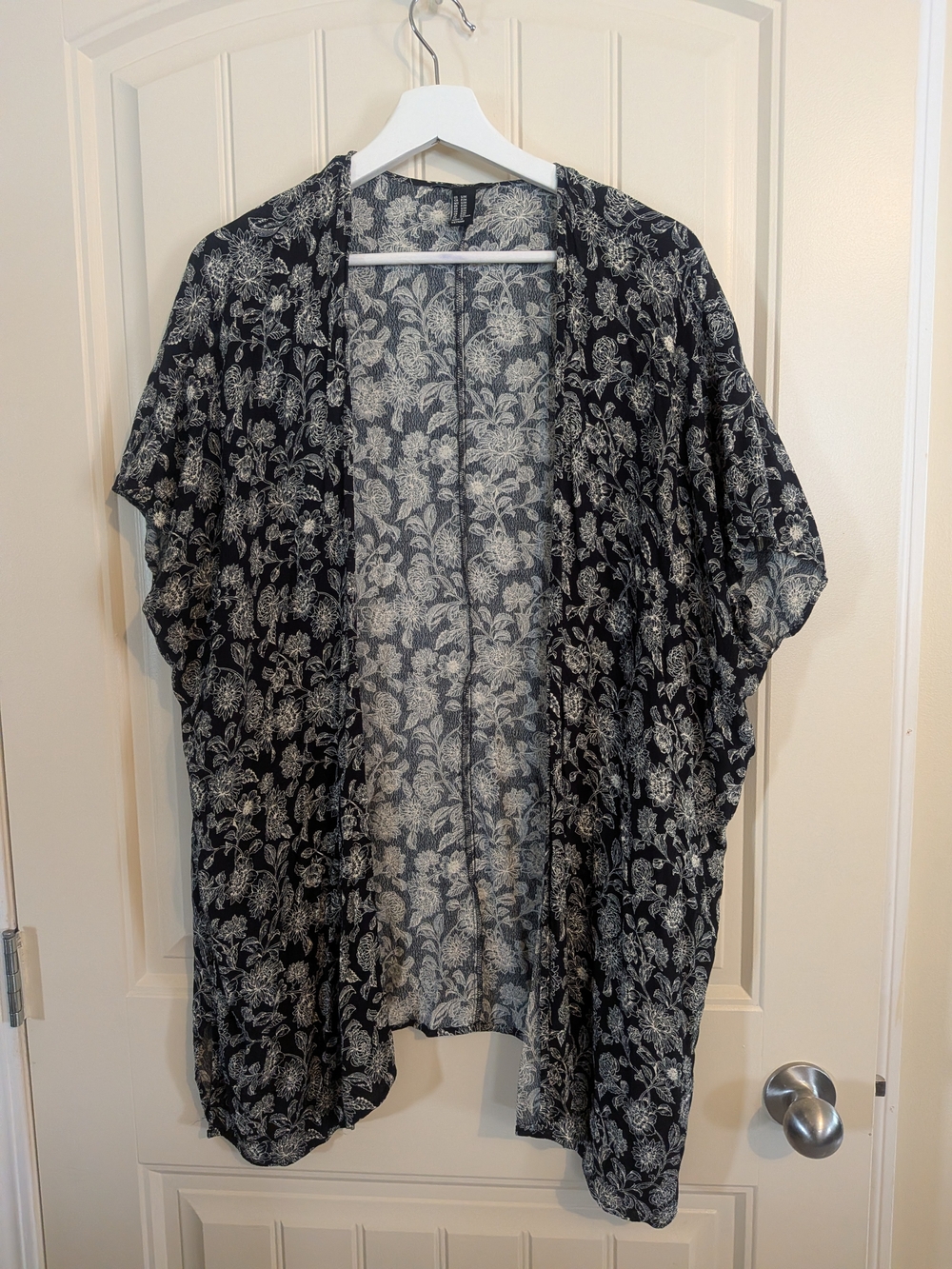 4/$45 - Black and White Floral Open Cardigan Forever 21